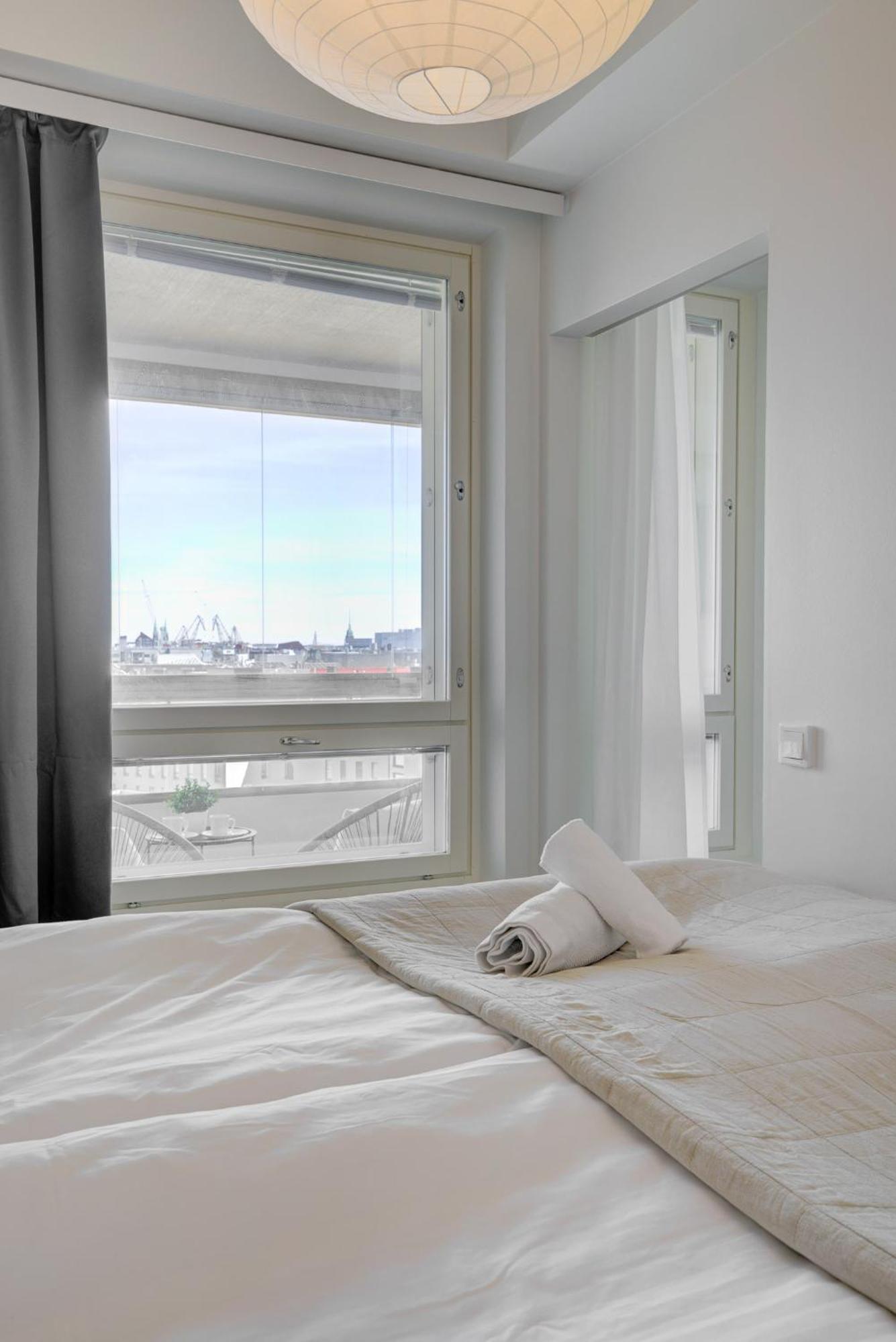 Modern And Stylish 1br With Balcony And View *