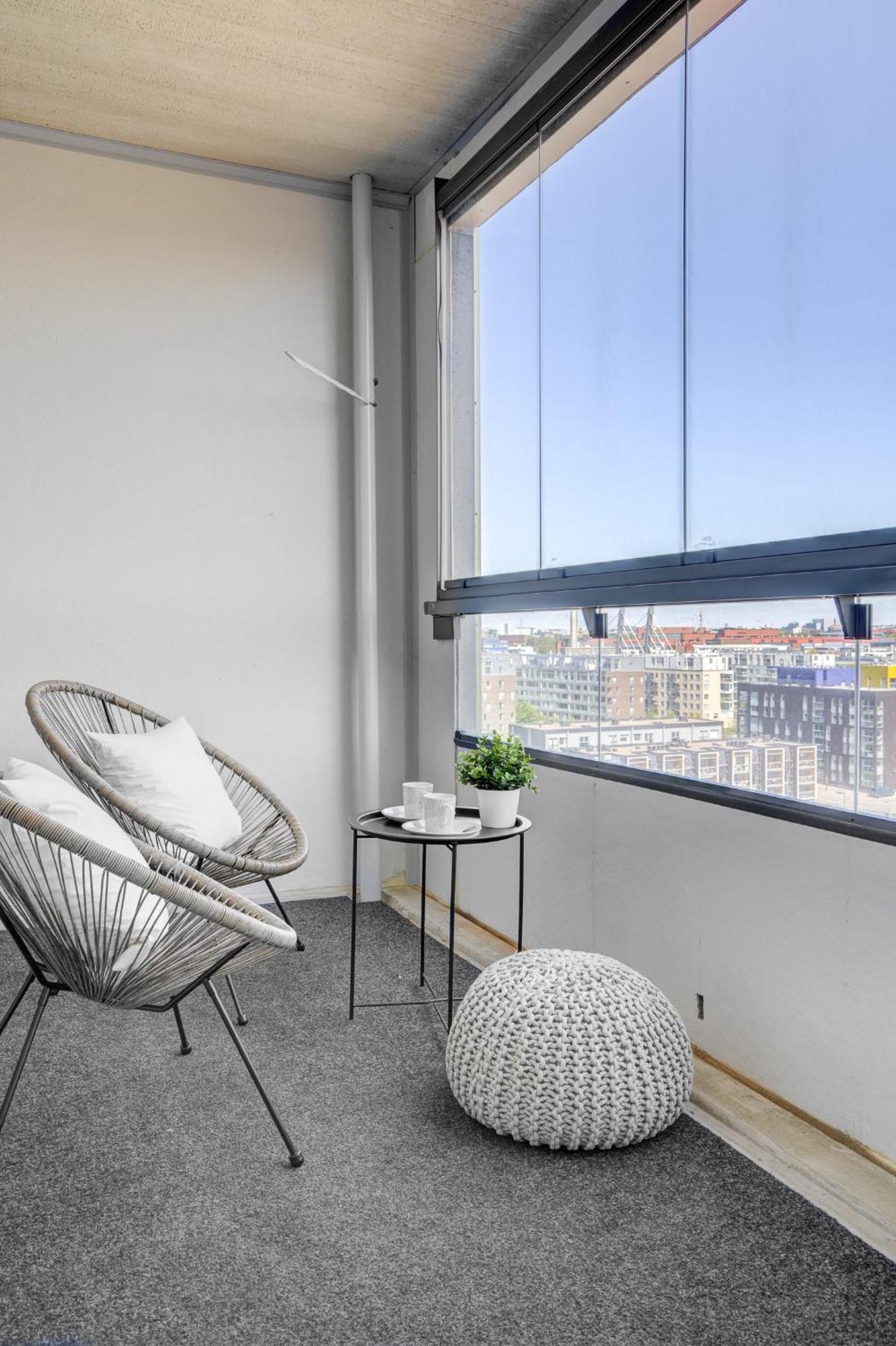 Modern And Stylish 1br With Balcony And View Apartment *