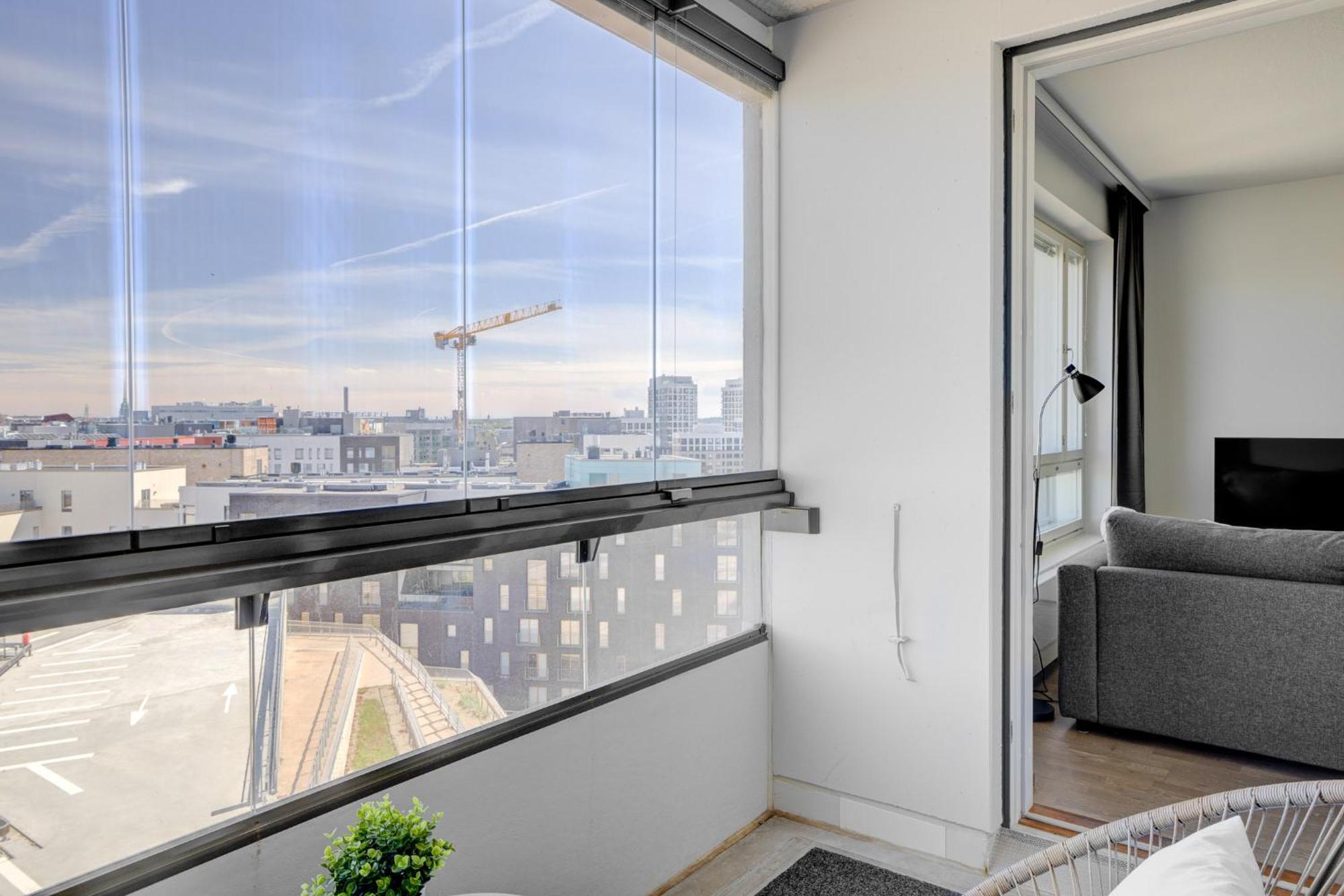 Apartment Modern And Stylish 1br With Balcony And View